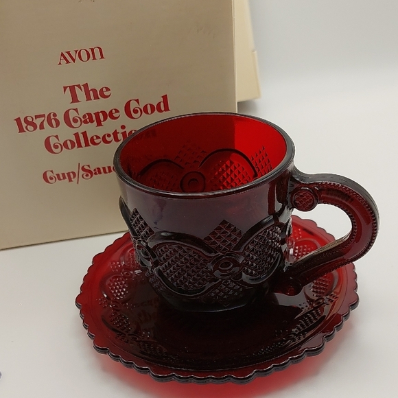 Avon Cape Cod Red Glass Cup & Saucer Set Collection NOS NEW 1990's Original box - Picture 3 of 16